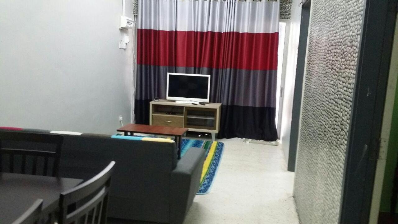 Baiti Homestay Gambang Extérieur photo