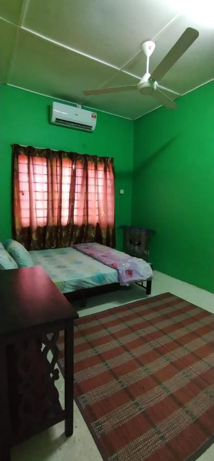 Baiti Homestay Gambang Extérieur photo